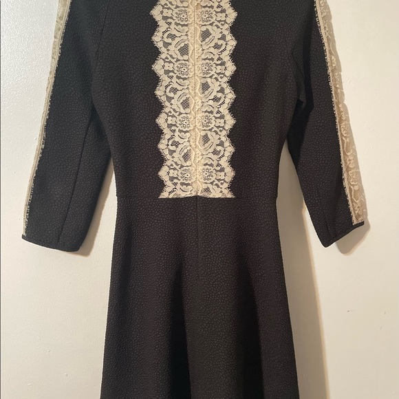 Rachel Roy Black Dress with Cream Lace on sleeves and back. Zip back Size 10. - Picture 4 of 4
